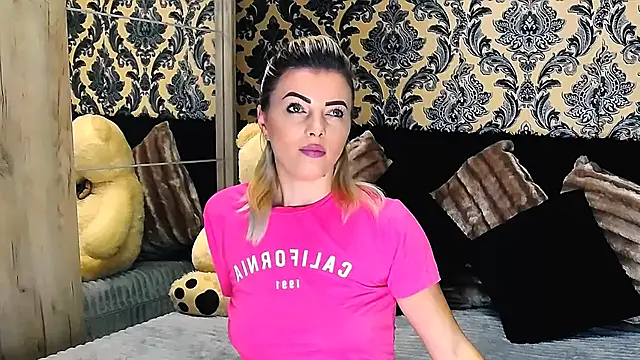 Snapshot of Aly_girl1 chatting on January 2025 09:47:01 AM Aly girl1 online show from January 2025 09:47:01 AM