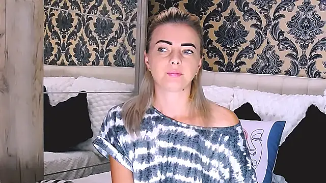 Snapshot of Aly_girl1 chatting on September 2025 07:21:02 AM Aly girl1 online show from September 2025 07:21:02 AM