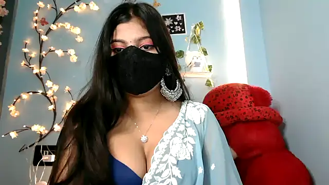 Reena Singh53 online show from November 2025 01:43:01 PM