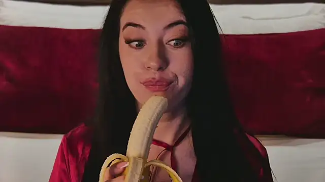 Snapshot of MadilynFox chatting on January 2025 08:28:01 PM MadilynFox online show from January 2025 08:28:01 PM