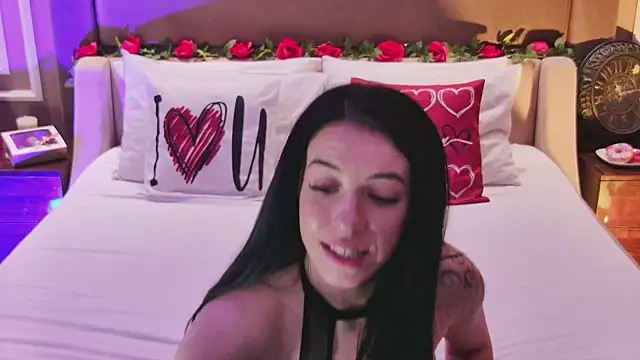 Snapshot of MadilynFox chatting on February 2025 01:53:01 AM MadilynFox online show from February 2025 01:53:01 AM