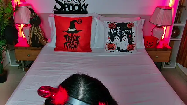 Snapshot of MadilynFox chatting on October 2025 07:48:02 PM MadilynFox online show from October 2025 07:48:02 PM