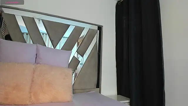 Snapshot of sara_williams01 chatting on November 2025 01:04:02 PM sara williams01 online show from November 2025 01:04:02 PM