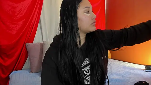 Snapshot of Little_Ivy chatting on November 2025 07:04:02 PM Little Ivy online show from November 2025 07:04:02 PM