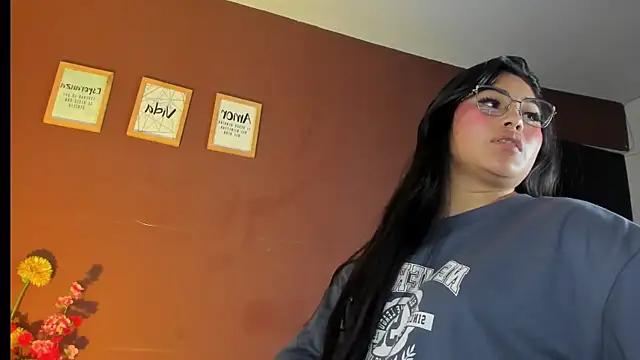 Snapshot of Little_Ivy chatting on November 2025 07:07:02 PM Little Ivy online show from November 2025 07:07:02 PM