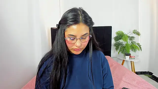 Snapshot of Little_Ivy chatting on November 2025 03:47:01 PM Little Ivy online show from November 2025 03:47:01 PM