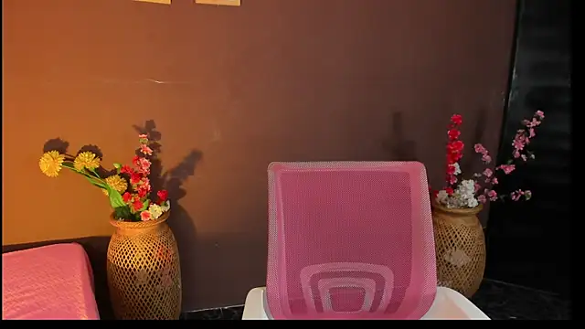 Snapshot of Little_Ivy chatting on December 2025 06:58:01 PM Little Ivy online show from December 2025 06:58:01 PM