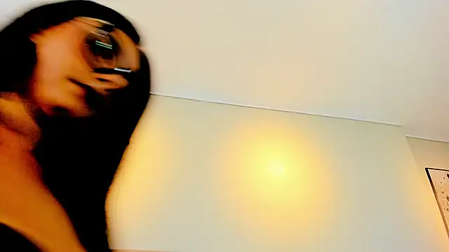 Isis Osman online show from February 2026 07:17:02 PM