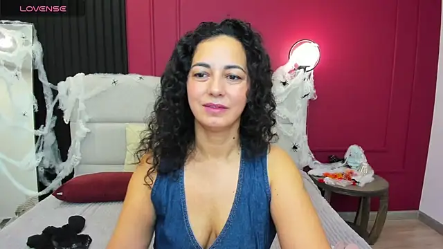 Linda Insatiable online show from October 2025 01:33:02 AM