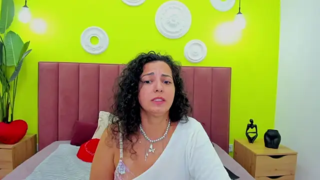 Linda Insatiable online show from June 2026 02:53:01 AM