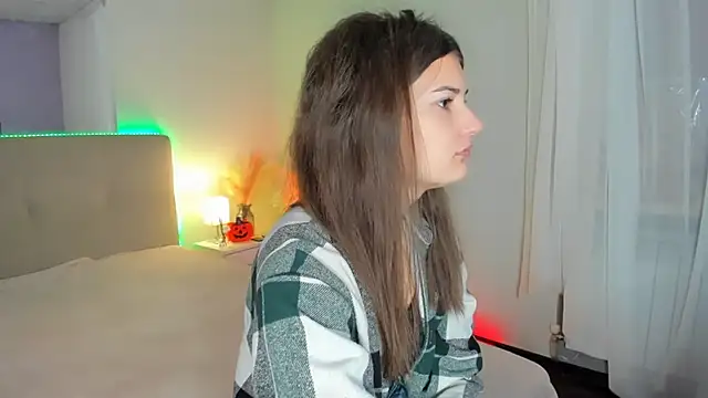 Laura Leee online show from October 2025 05:10:01 AM