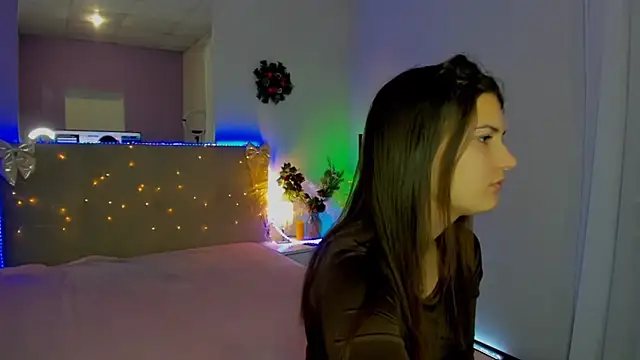 Snapshot of Laura_Leee chatting on December 2025 06:19:01 AM Laura Leee online show from December 2025 06:19:01 AM