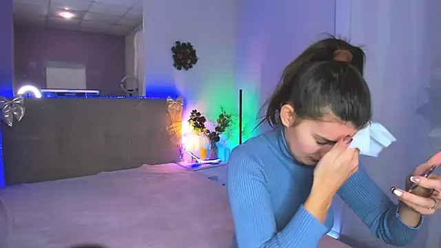 Snapshot of Laura_Leee chatting on December 2025 06:20:02 AM Laura Leee online show from December 2025 06:20:02 AM