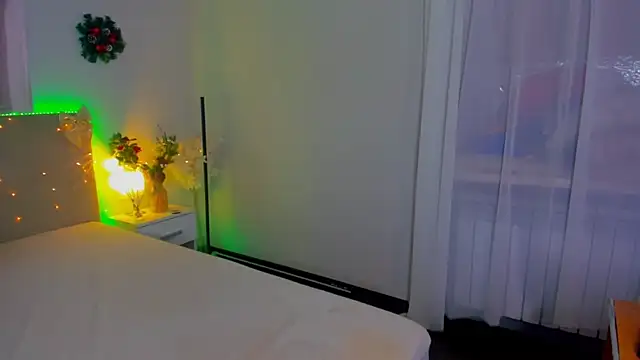 Snapshot of Laura_Leee chatting on January 2026 06:18:02 AM Laura Leee online show from January 2026 06:18:02 AM