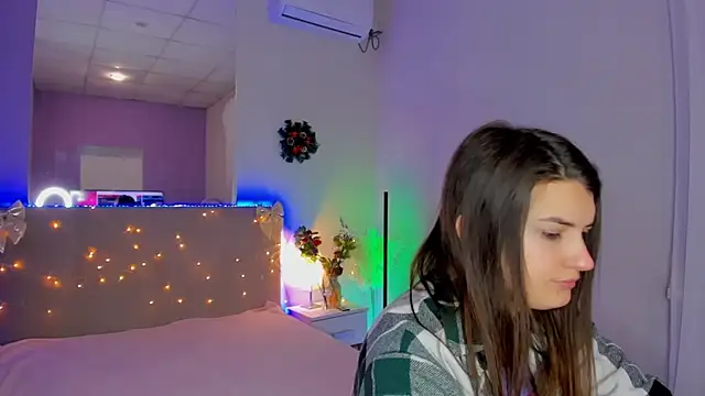 Snapshot of Laura_Leee chatting on January 2026 06:17:01 AM Laura Leee online show from January 2026 06:17:01 AM