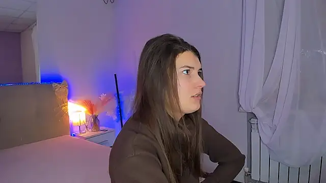 Snapshot of Laura_Leee chatting on February 2026 06:18:02 AM Laura Leee online show from February 2026 06:18:02 AM