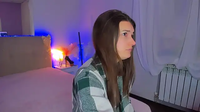 Snapshot of Laura_Leee chatting on February 2026 06:17:01 AM Laura Leee online show from February 2026 06:17:01 AM