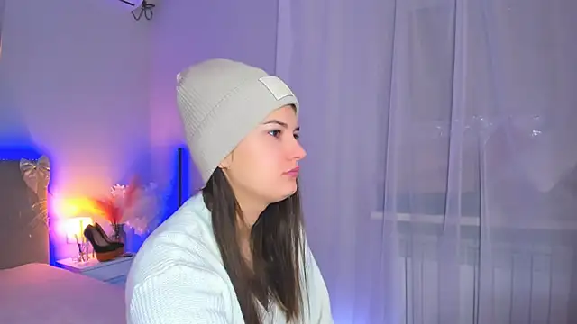 Snapshot of Laura_Leee chatting on February 2026 06:32:02 AM Laura Leee online show from February 2026 06:32:02 AM