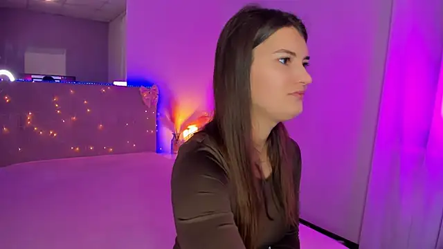 Laura Leee online show from April 2026 04:43:01 AM