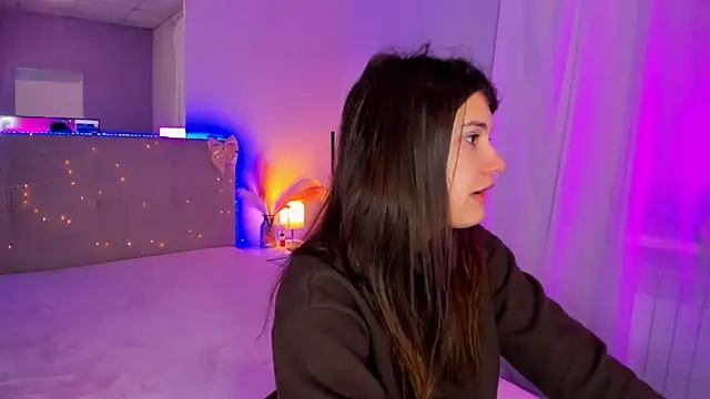 Laura Leee online show from April 2026 06:13:05 AM