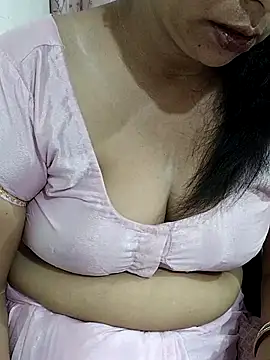 Snapshot of Urmila_bhabhii chatting on June 2026 03:18:02 AM Urmila bhabhii online show from June 2026 03:18:02 AM