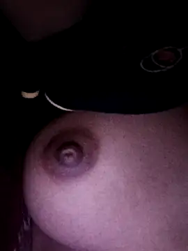 Snapshot of Riyu_05 chatting on December 2024 06:37:02 PM Riyu 05 online show from December 2024 06:37:02 PM