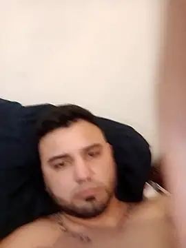 Snapshot of SINUECASTILLO chatting on December 2024 06:17:01 PM SINUECASTILLO online show from December 2024 06:17:01 PM