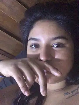 Snapshot of SINUECASTILLO chatting on March 2025 06:37:01 PM SINUECASTILLO online show from March 2025 06:37:01 PM