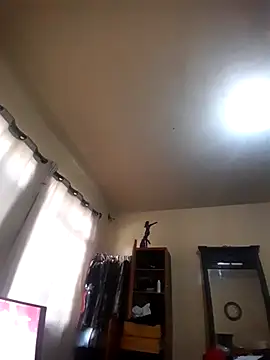 Snapshot of SINUECASTILLO chatting on October 2025 08:51:01 PM SINUECASTILLO online show from October 2025 08:51:01 PM