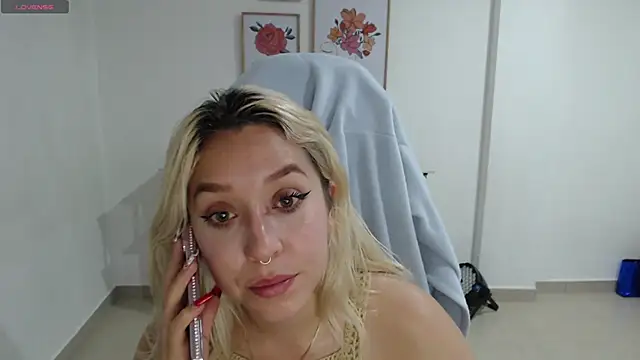 Snapshot of Dahlia__espresso chatting on January 2025 10:55:01 PM Dahlia espresso online show from January 2025 10:55:01 PM