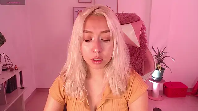 Snapshot of Dahlia__espresso chatting on February 2025 06:19:02 PM Dahlia espresso online show from February 2025 06:19:02 PM