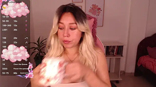 Snapshot of Dahlia__espresso chatting on September 2025 06:54:01 PM Dahlia espresso online show from September 2025 06:54:01 PM