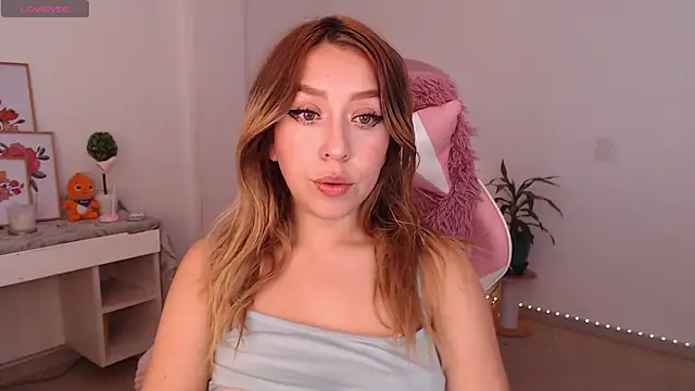 Snapshot of Dahlia__espresso chatting on November 2025 06:19:02 PM Dahlia espresso online show from November 2025 06:19:02 PM