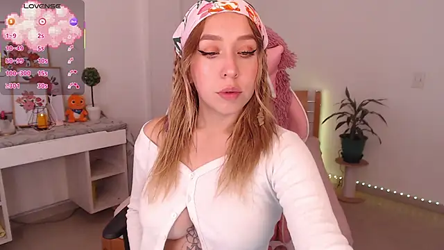 Snapshot of Dahlia__espresso chatting on November 2025 06:41:02 PM Dahlia espresso online show from November 2025 06:41:02 PM