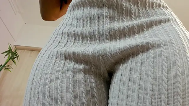 Snapshot of miranda_villa chatting on September 2025 12:28:02 PM miranda villa online show from September 2025 12:28:02 PM