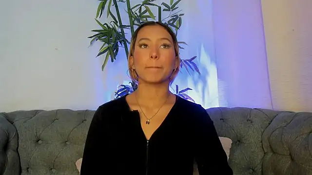 Snapshot of miranda_villa chatting on December 2025 12:53:02 PM miranda villa online show from December 2025 12:53:02 PM