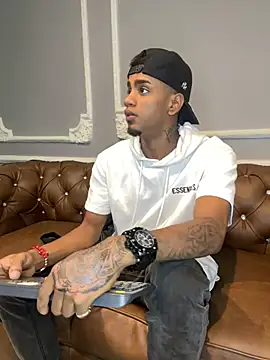 AaronCruz  online show from February 2025 12:42:01 PM