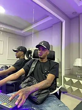 AaronCruz  online show from March 2025 01:45:01 PM