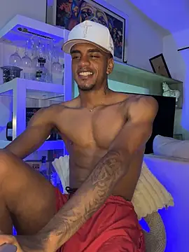 AaronCruz  online show from October 2025 05:28:02 AM