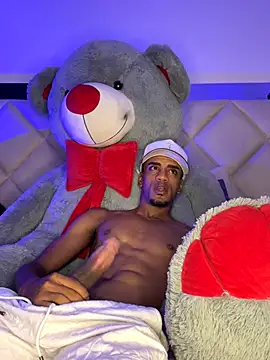 AaronCruz  online show from October 2025 04:46:02 AM