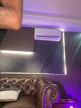 AaronCruz  online show from February 2026 09:16:01 PM