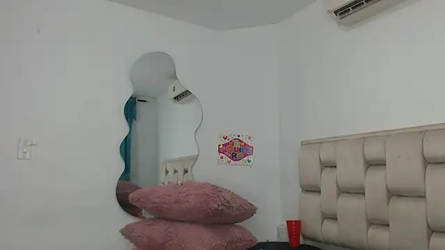 Roxy-Smith online show from November 2025 11:02:01 PM