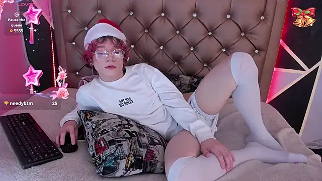 Snapshot of Max_lover1 chatting on December 2024 06:28:02 PM Max lover1 online show from December 2024 06:28:02 PM