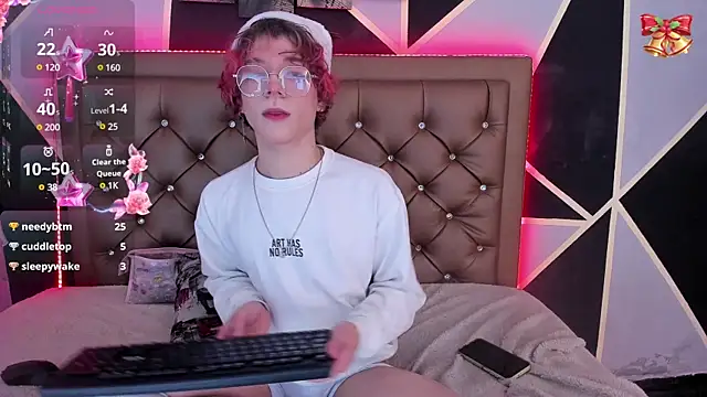 Snapshot of Max_lover1 chatting on December 2024 10:17:02 PM Max lover1 online show from December 2024 10:17:02 PM