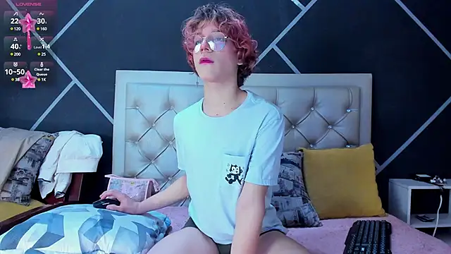 Snapshot of Max_lover1 chatting on January 2025 03:51:01 PM Max lover1 online show from January 2025 03:51:01 PM