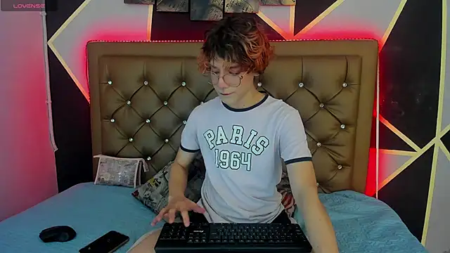 Snapshot of Max_lover1 chatting on January 2025 02:53:02 PM Max lover1 online show from January 2025 02:53:02 PM