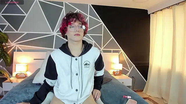 Snapshot of Max_lover1 chatting on March 2025 08:21:01 PM Max lover1 online show from March 2025 08:21:01 PM