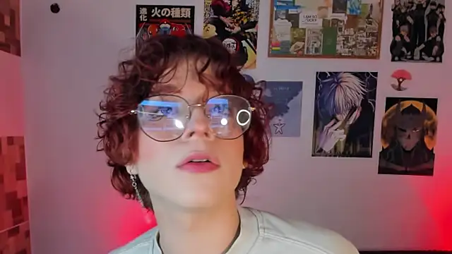 Snapshot of Max_lover1 chatting on October 2025 02:17:01 AM Max lover1 online show from October 2025 02:17:01 AM