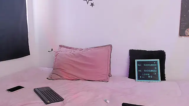 AlyRoses online show from November 2025 01:23:02 PM