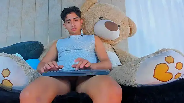 Snapshot of Muichiro_tokito1 chatting on January 2025 08:22:01 AM Muichiro tokito1 online show from January 2025 08:22:01 AM